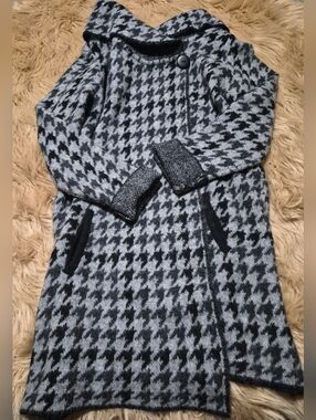 Tahari Women's Gray & Black Herringbone Design Sweater Coat